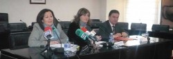 El conseller de GobernaciÃ³n, SerafÃ­n Castellano y la consellera de Agricultura, Maritina HernÃ¡ndez, ayer en su visita a La Ribera